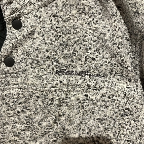 Medium gray Eddie Bauer quarter button fleece - Picture 2 of 5